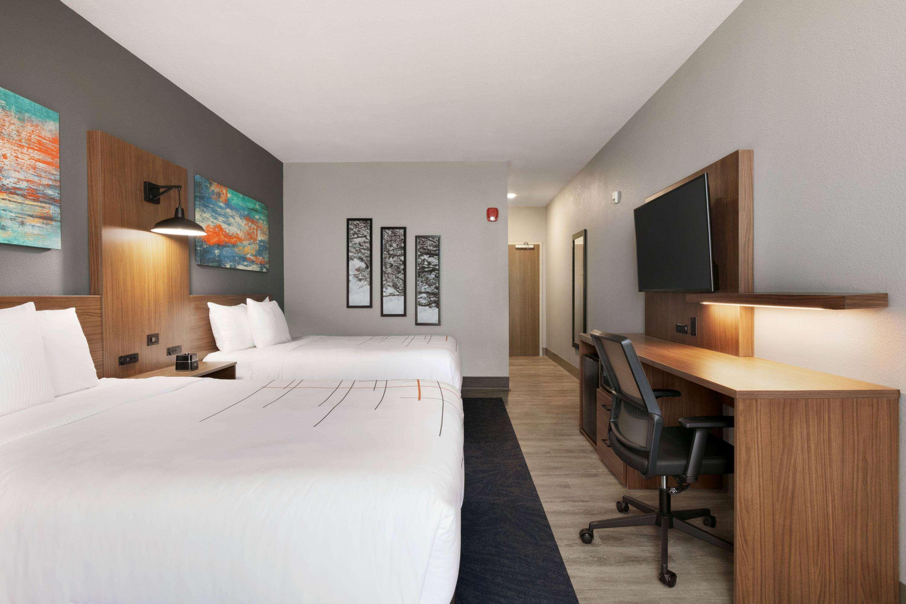 La Quinta & By Wyndham North Hotel