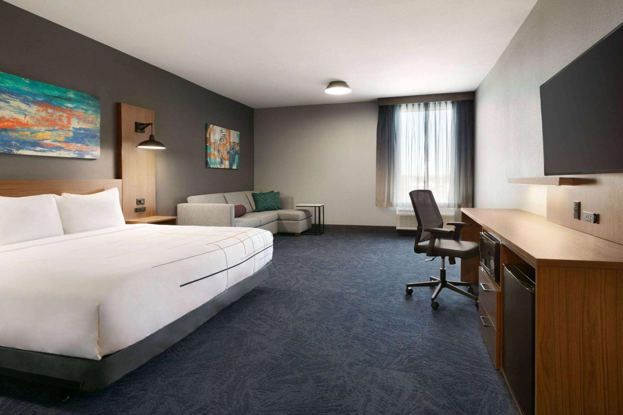 Hotel La Quinta & By Wyndham North 3*
